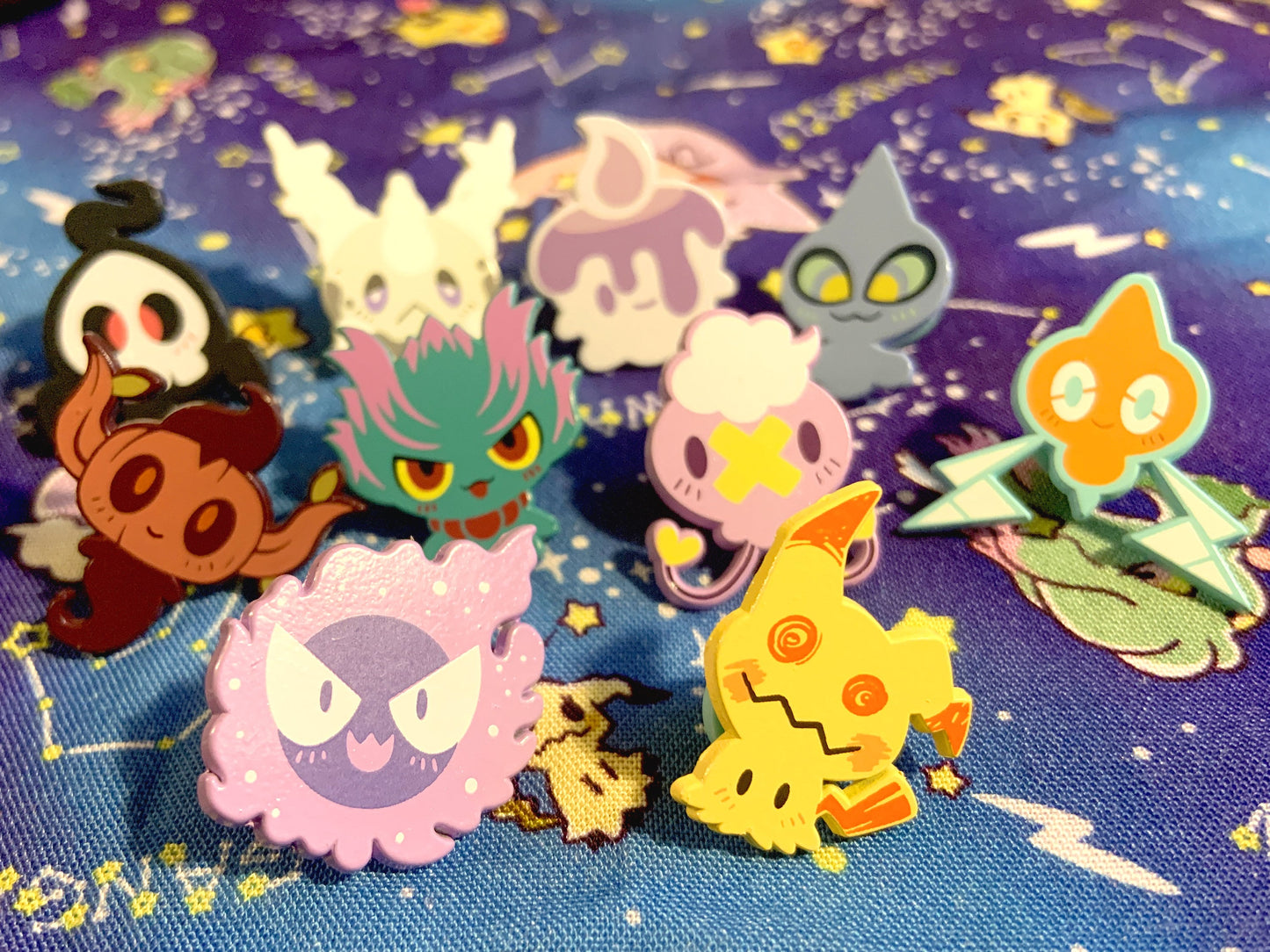 Shiny Pumpkaboo Dyed Enamel Pin